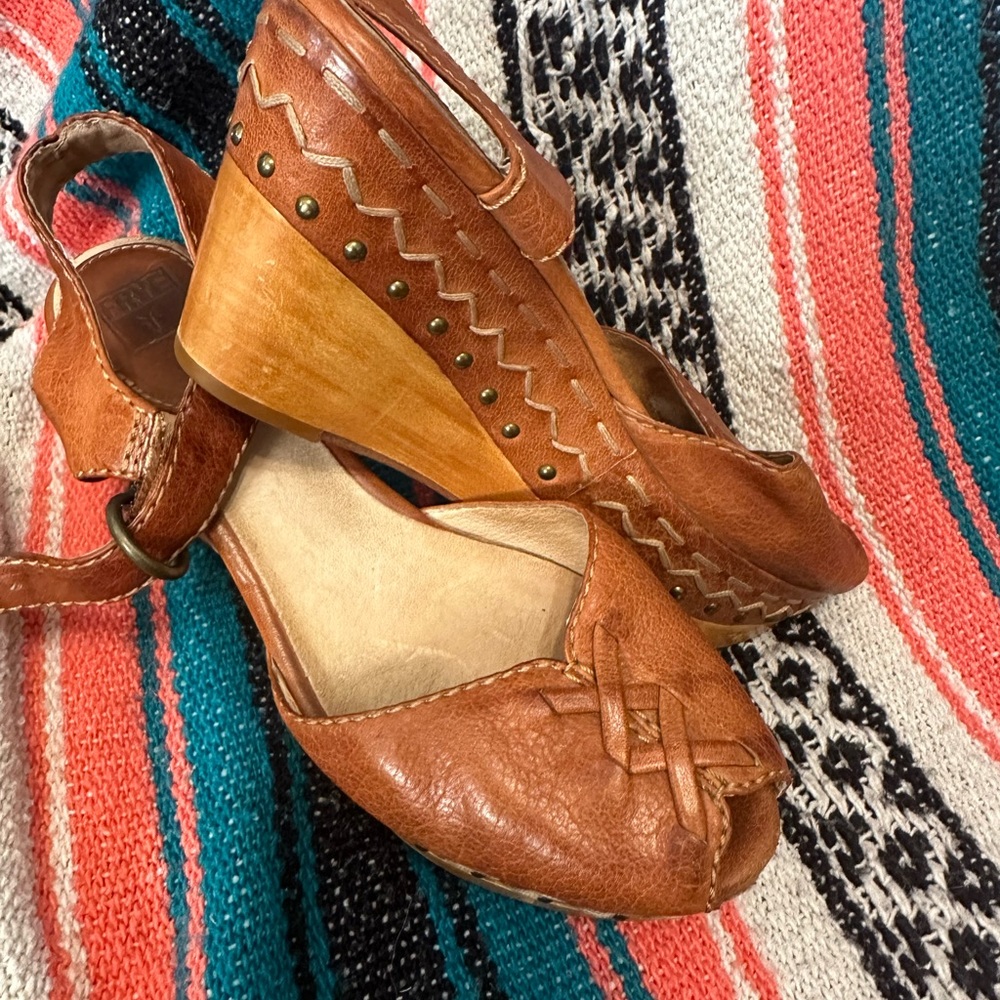 Frye platform sandal, sz 9